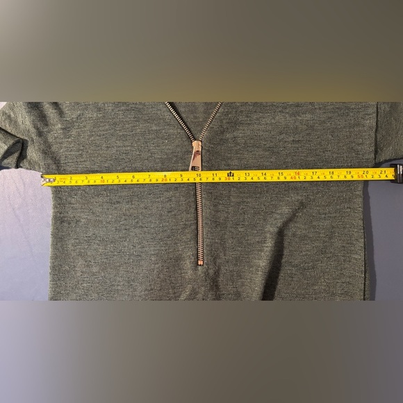 Women's Green Size Medium V Neck Zip Front Long Sleeve Tunic Top SKU 7 - Picture 8 of 9